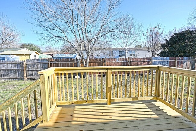 Building Photo - 1358 Bartels St