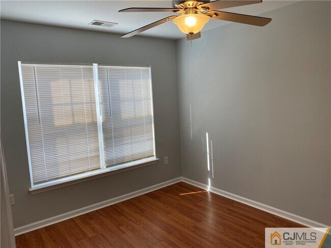 Building Photo - 1127 Fernwood Ct