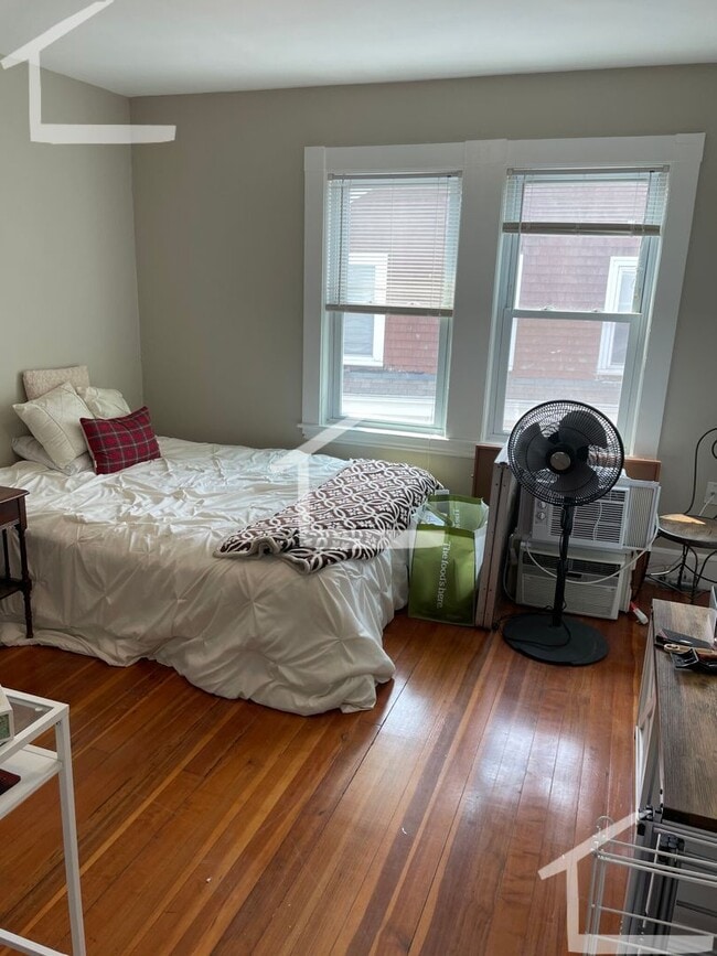Building Photo - Charming 4-Bedroom Home-No Broker Fee