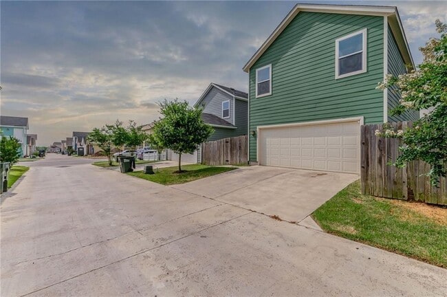 Building Photo - 1565 Arbor Knot Dr