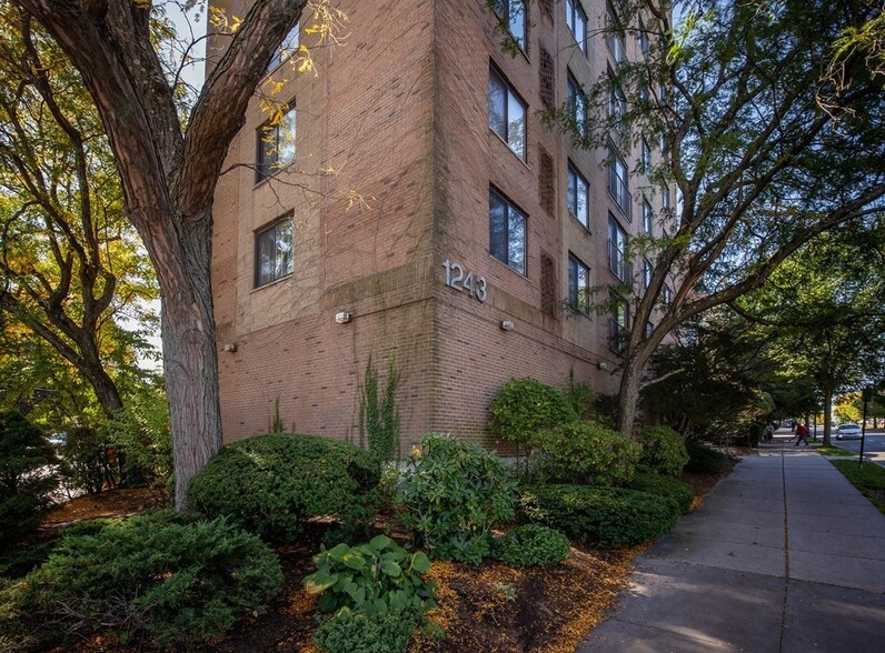 Primary Photo - 1247 Beacon St