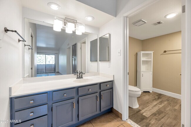 Building Photo - 7950 E Starlight Way