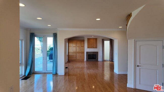 Building Photo - 8120 Billowvista Dr