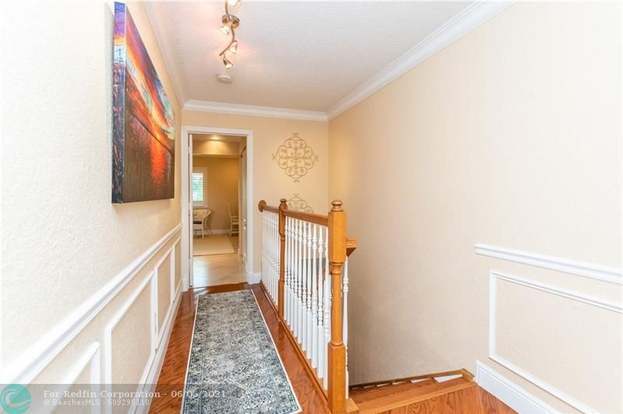 Building Photo - 270 Captains Walk