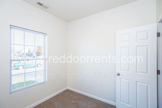 Building Photo - 907 Curlew Ln