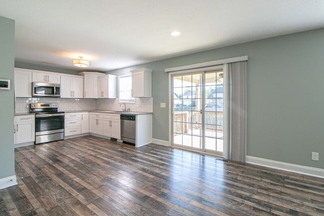 Building Photo - 1201 Morstead Dr