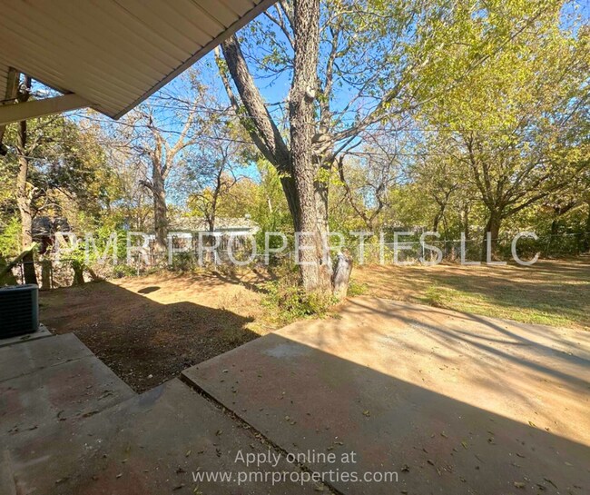 Building Photo - 4 Bedrooms - 1.5 Bathroom House