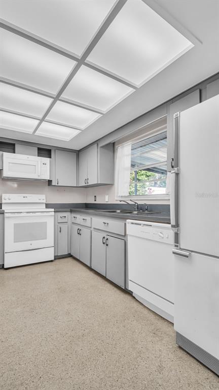 Building Photo - 5831 Hillside St