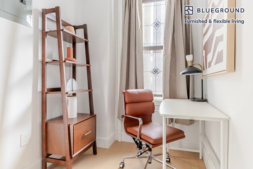 Building Photo - 244 W 72nd St