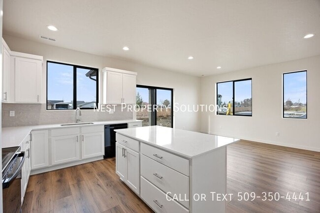 Building Photo - 601 S Dorsing St