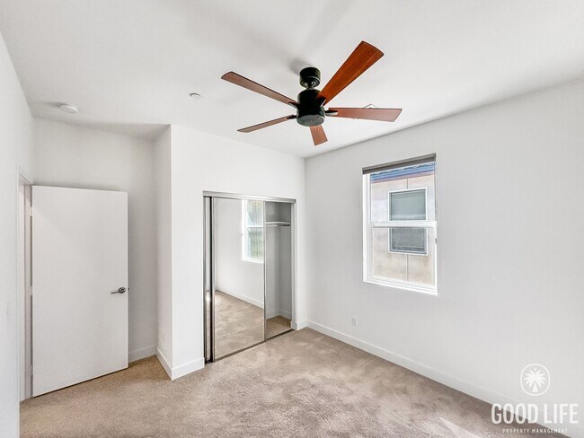 Building Photo - Gorgeous 4B/3BA house w/ large backyard & ...