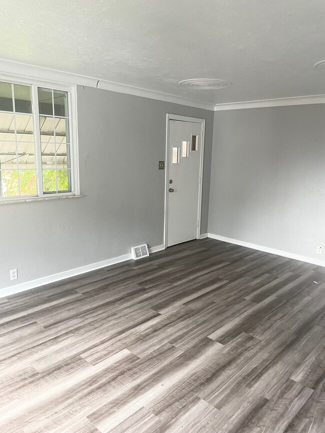 Building Photo - 746 Church St Ext