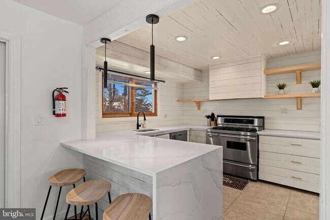 Building Photo - 209 Front St