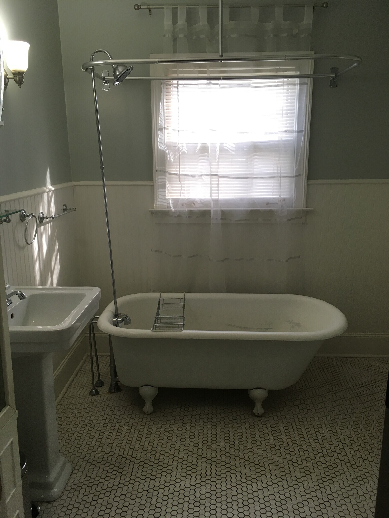 clawfoot tub with shower - 1703 4th Ave N