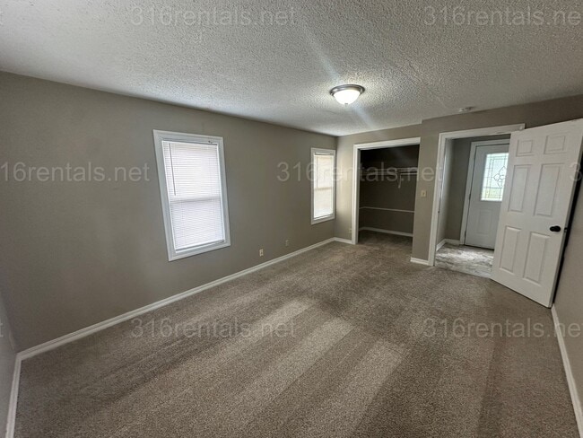 Building Photo - $1150- 3 bed 1 bath - Single Family Home
