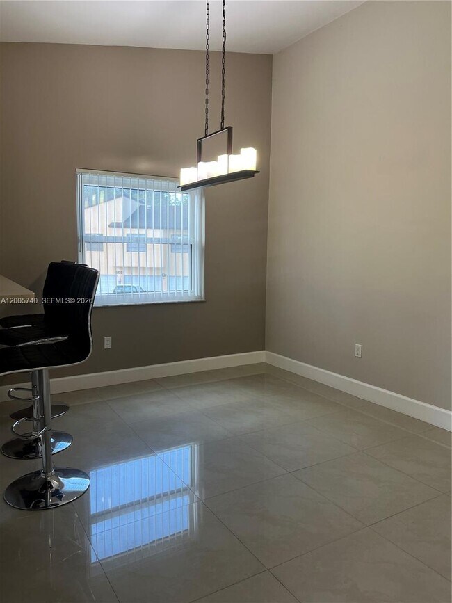 Building Photo - 6661 SW 137th Ct