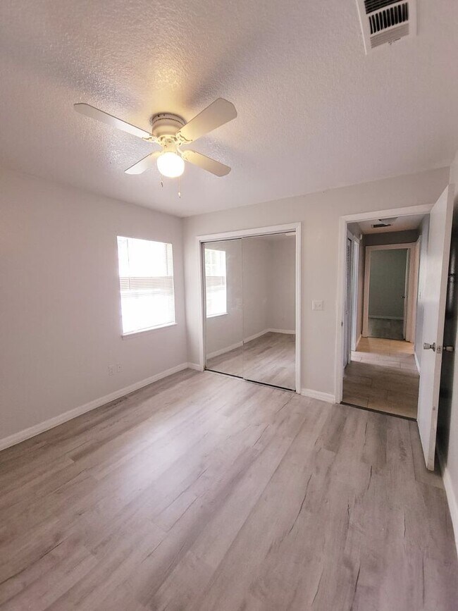 Building Photo - For Rent | Hidden Glen Community | 4 Bed, 2 Bath + Private Pool Oasis