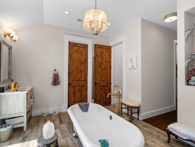 Building Photo - Stunning Oakton Retreat on a Sprawling 5-A...