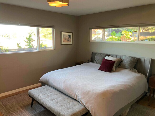 Building Photo - 705 Center Ct