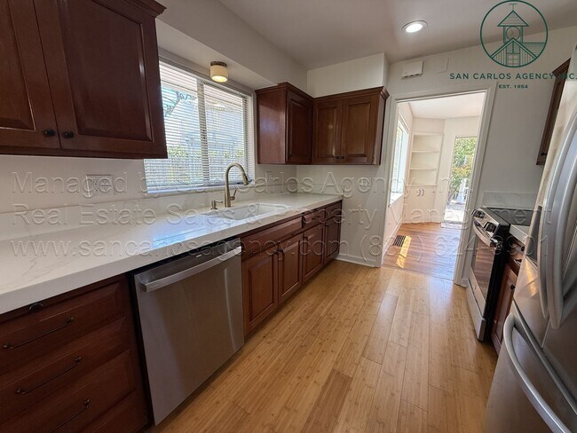 Building Photo - Recently Updated Three Bedroom Upper Hatton Fields Home
