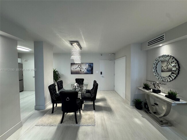 Building Photo - 5151 Collins Ave