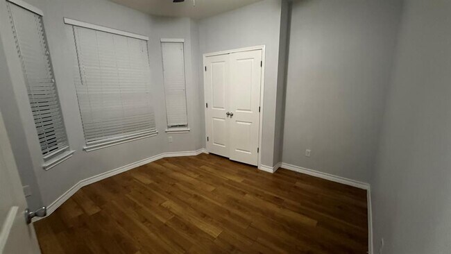 Building Photo - 400 West St