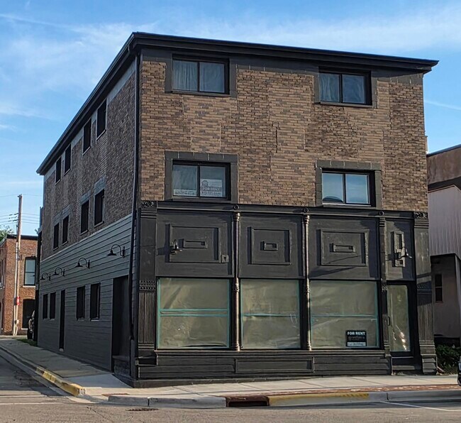 Building Photo - 304 W Main St
