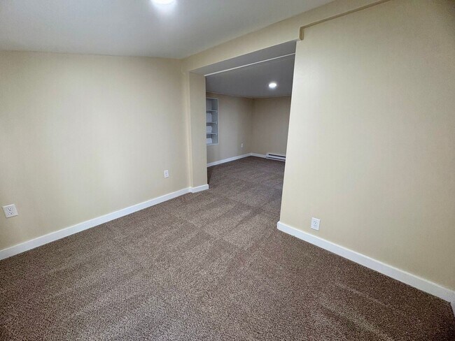 Building Photo - 165 N Hanover St