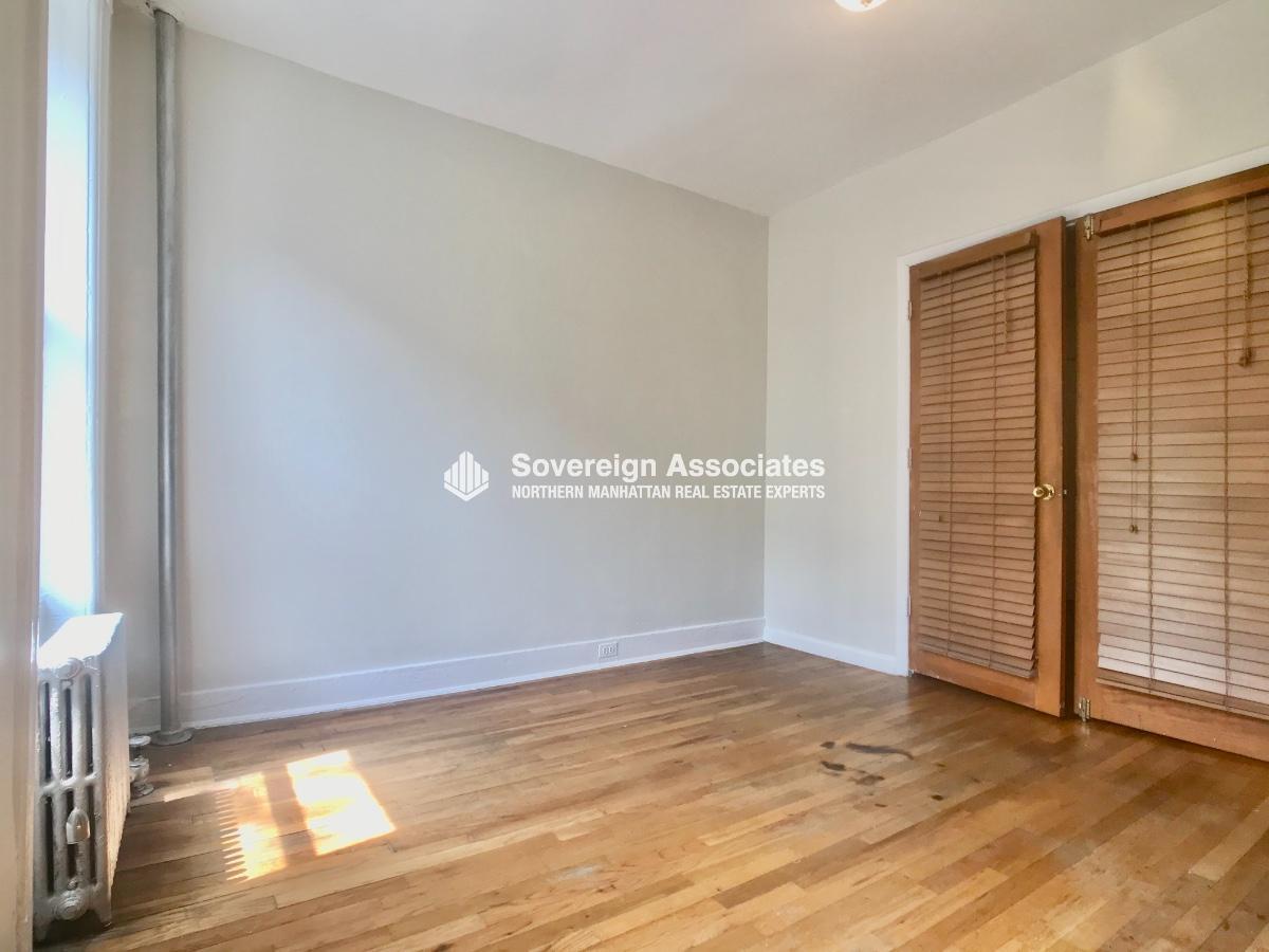Building Photo - 405 W 49th St