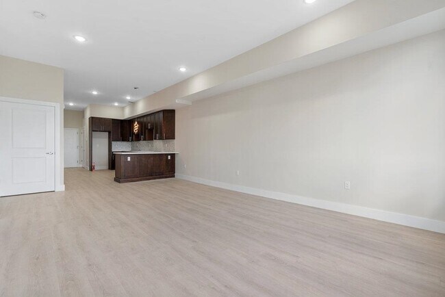 Building Photo - 527 Union Ave