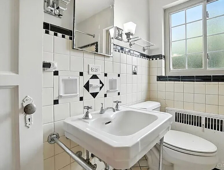 Building Photo - 6256 Rogers Park Pl