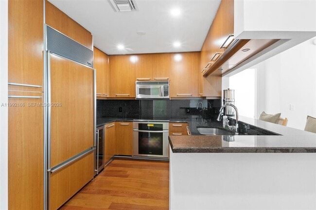 Building Photo - 901 Brickell Key Blvd