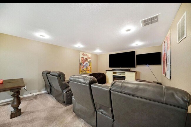 Building Photo - FULLY FURNISHED Northgate 3 Bed & Office near AFA