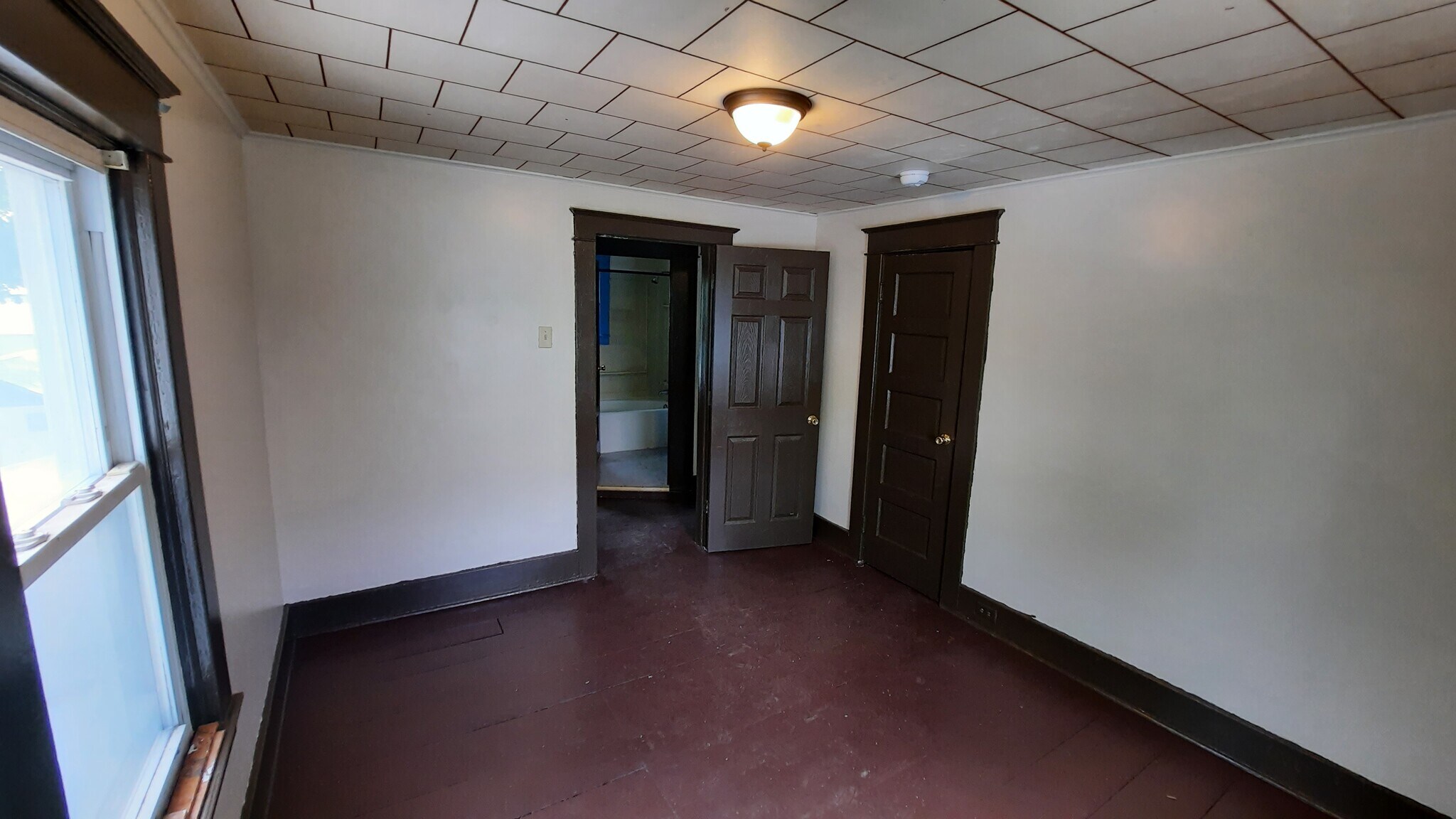 BR2 - 414 Lower Main St