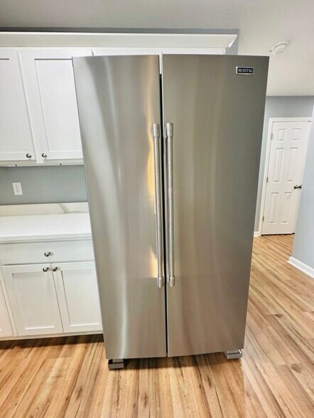 Fridge - 4916 Mecca St