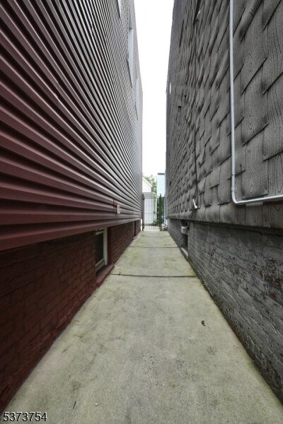 Building Photo - 38 Gates Ave
