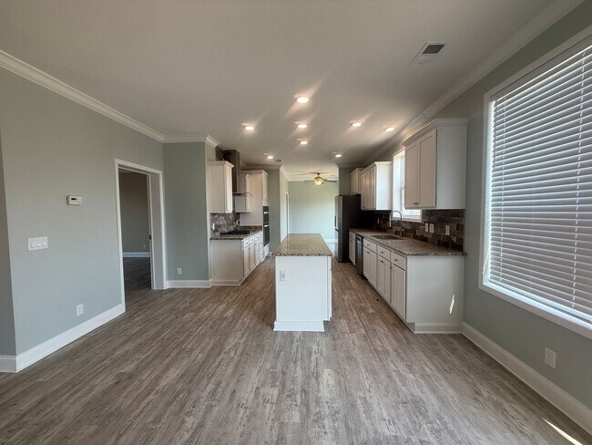 Building Photo - 631 Imogene Dr