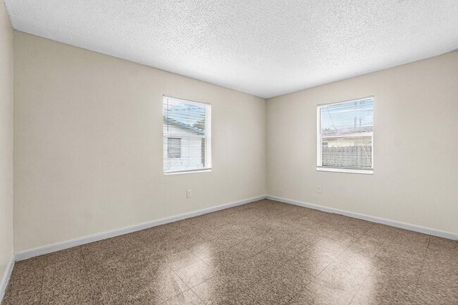 Building Photo - 4786 Gulfstream Rd