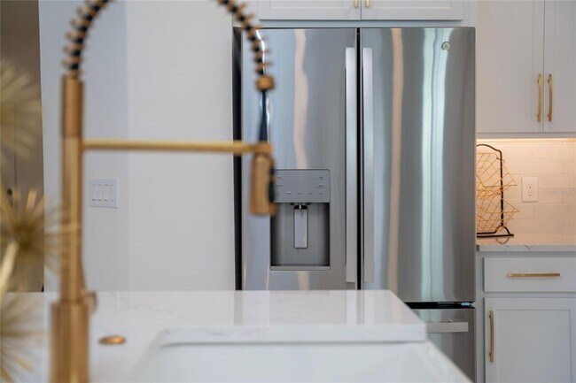 Building Photo - 16001 Grafton Wy