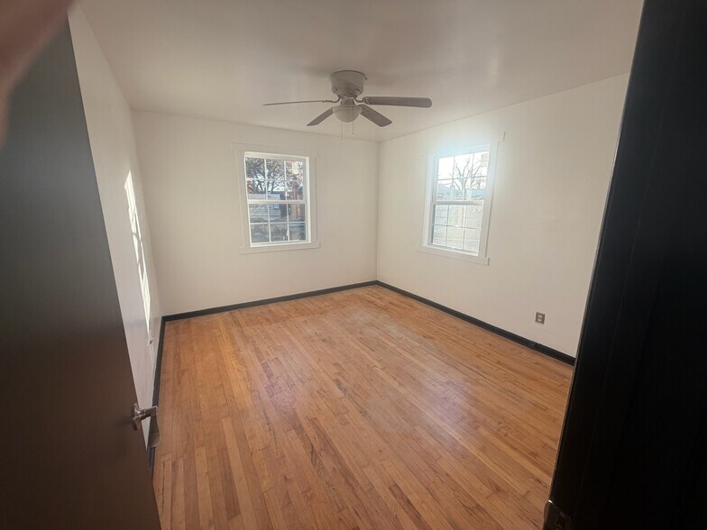 Building Photo - 1465 W 7th Ave