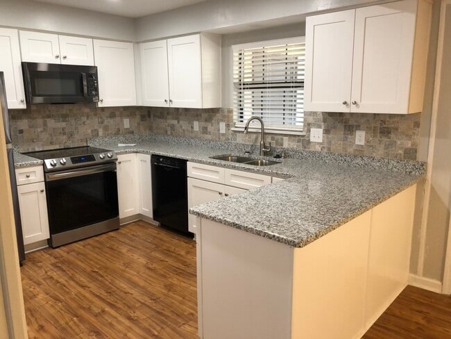 Kitchen - 5916 Grosner Pl