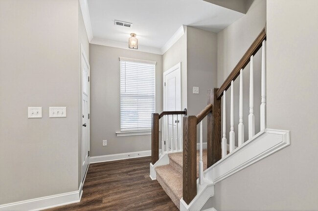 Building Photo - Charming Craftsman-Style 3-Bedroom Townhome in Garner!