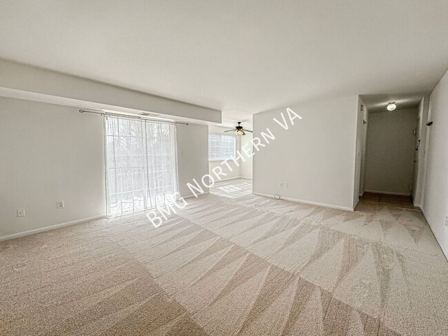 Building Photo - 1523 Colonial Dr