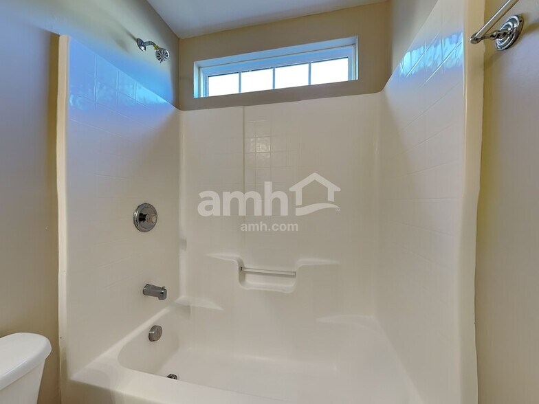 Building Photo - 5015 Whitfield Ct