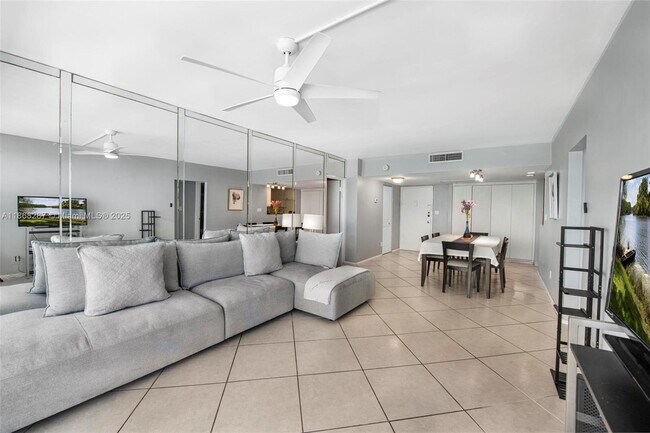 Building Photo - 5401 Collins Ave