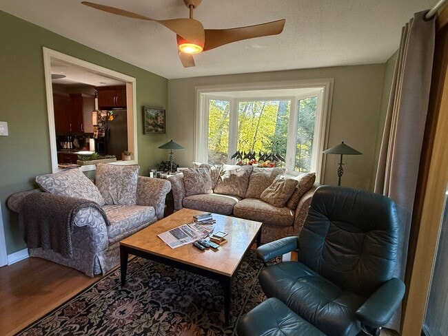Building Photo - Charming 3-Bedroom Condo in Laconia, NH – ...