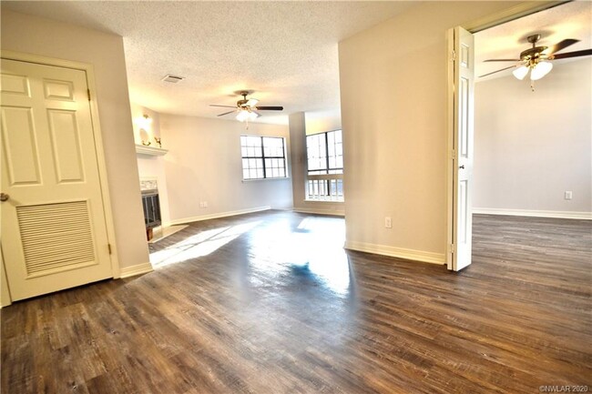 Building Photo - 41 Meadow Creek Dr