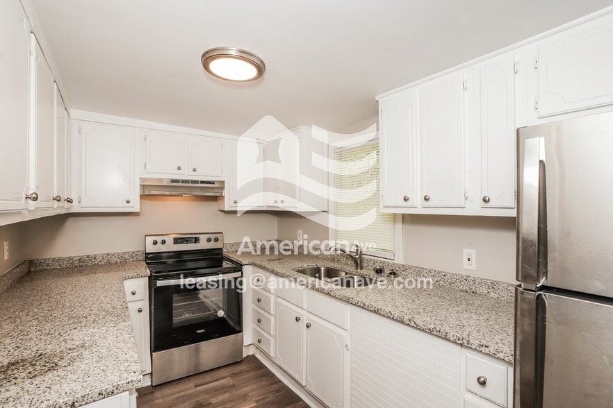 Building Photo - 315 Bay St