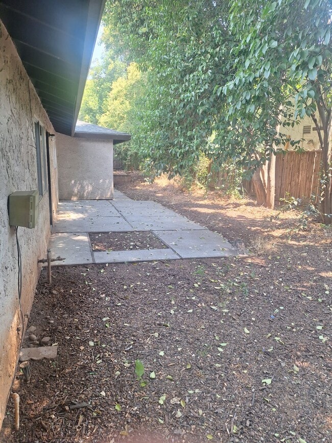 Building Photo - 2230 Ceanothus Ave