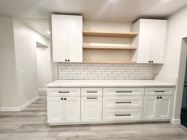 Building Photo - 2315 Tavern Rd